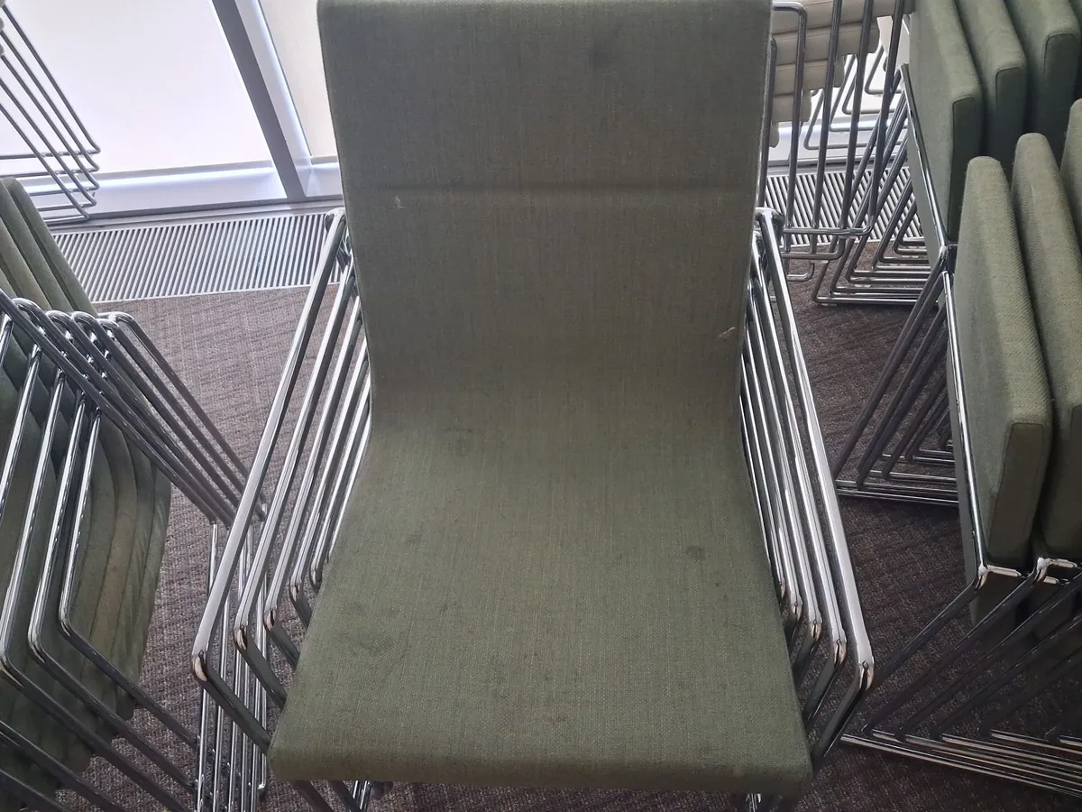 Online Auction Of Stackable Chairs - Image 4