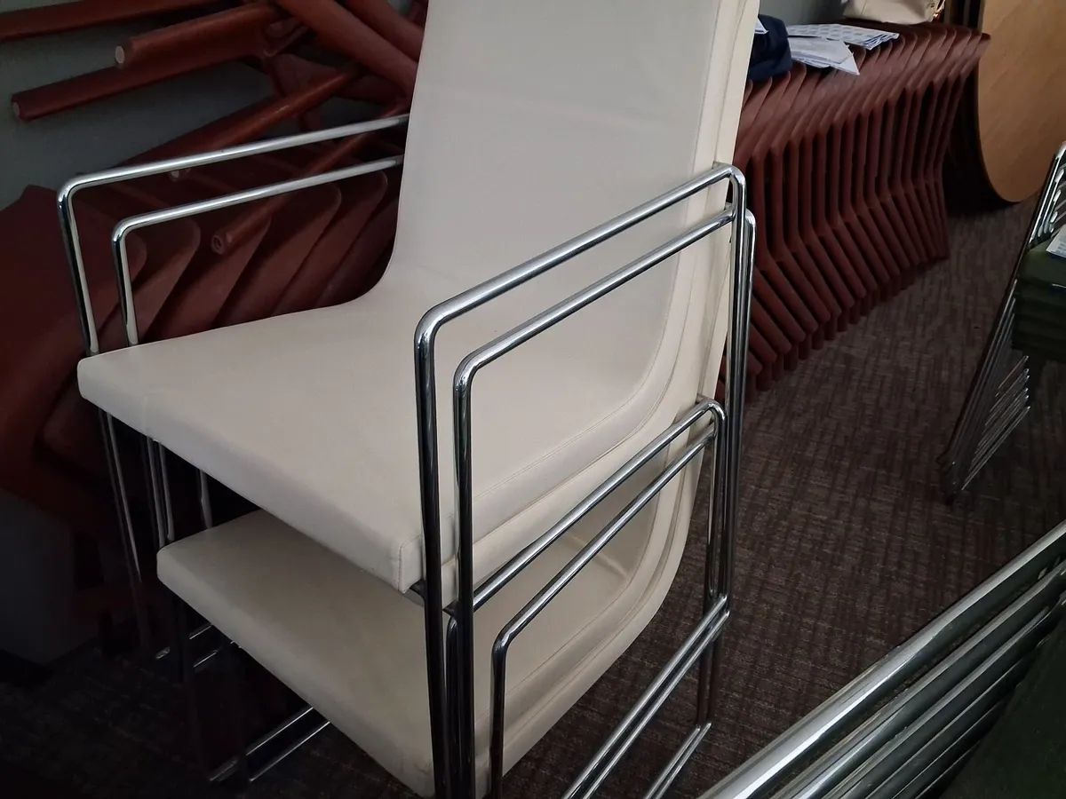 Online Auction Of Stackable Chairs - Image 3