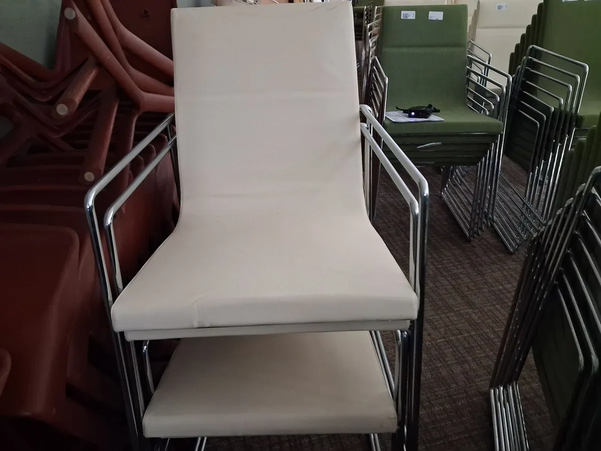 Online Auction Of Stackable Chairs - Image 4