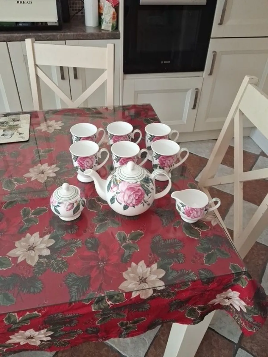 Newbridge Rose Collection Tea set and 6 cups - Image 2