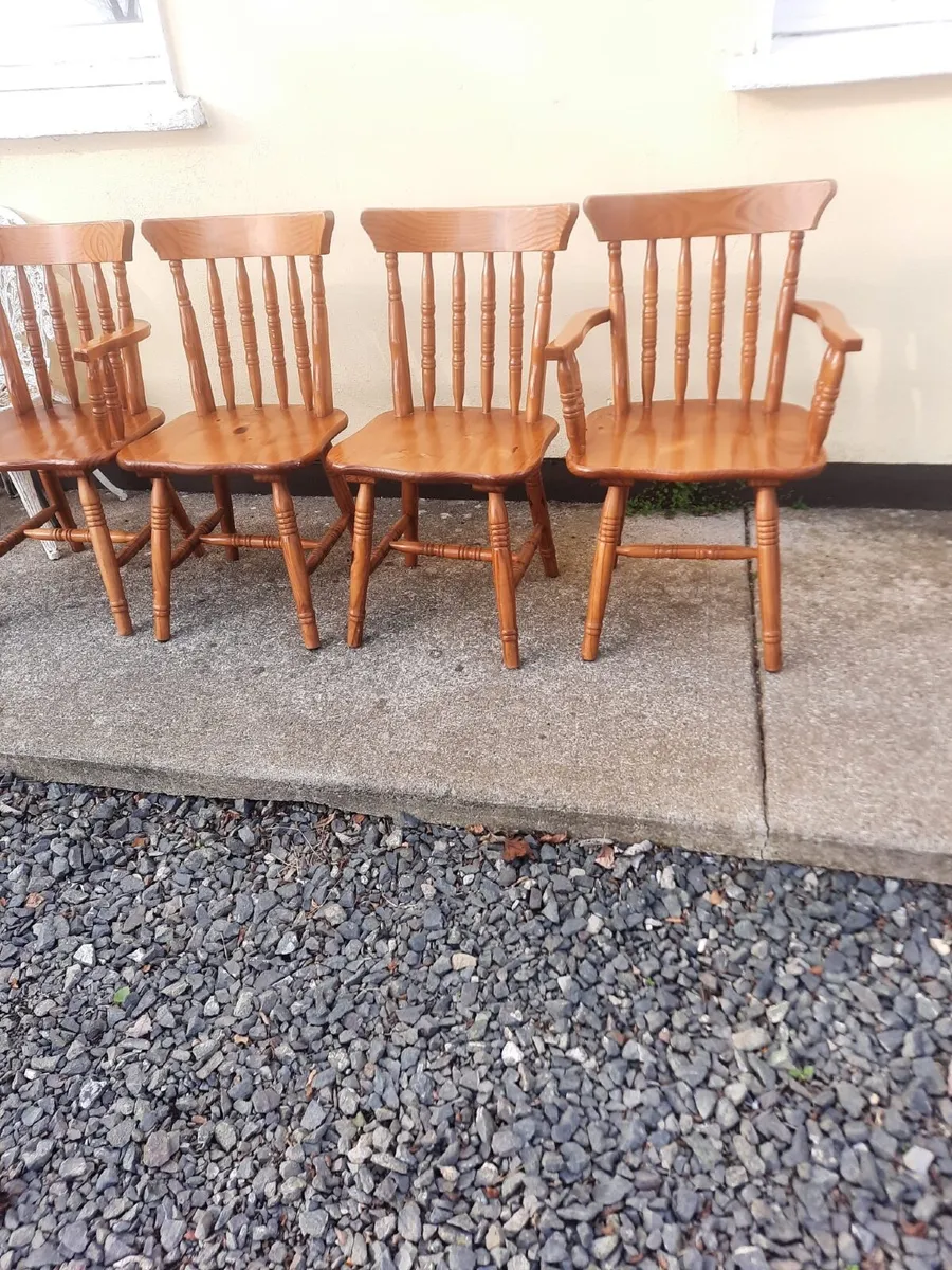 Kitchen table and chairs - Image 2