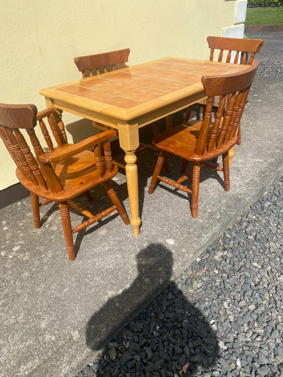 Kitchen table and chairs - Image 4