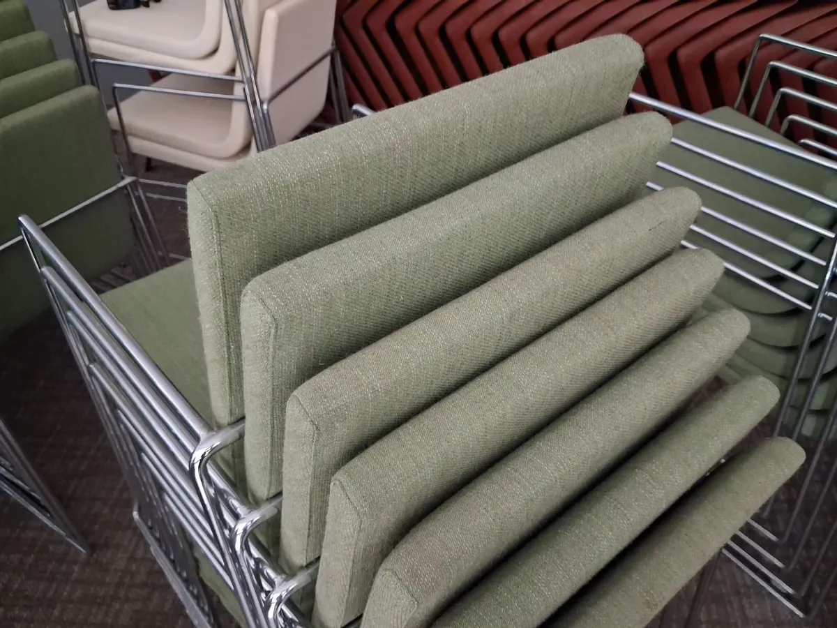 Online Auction Of Stackable Chairs - Image 2
