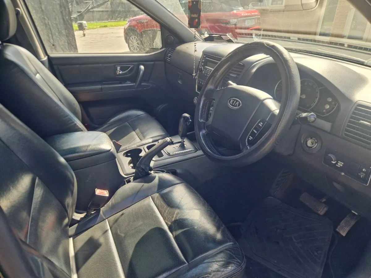 Kia sorento automatic 4x4 low km - Image 2