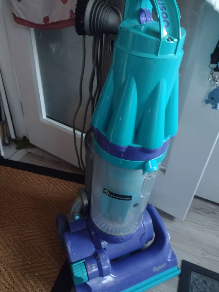 Dyson DC07 allergy upright vacuum cleaner - Image 1