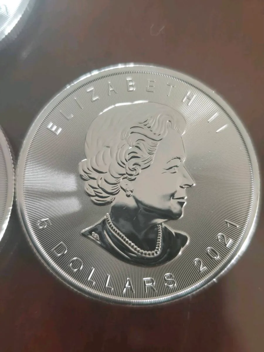 Silver 1oz Canada maple leaf coins - Image 1
