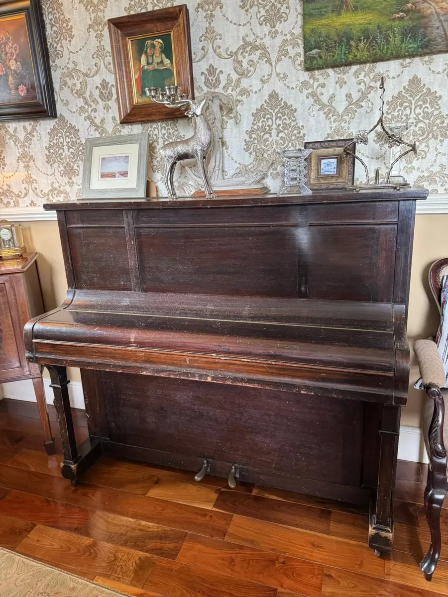 Piano - Image 1
