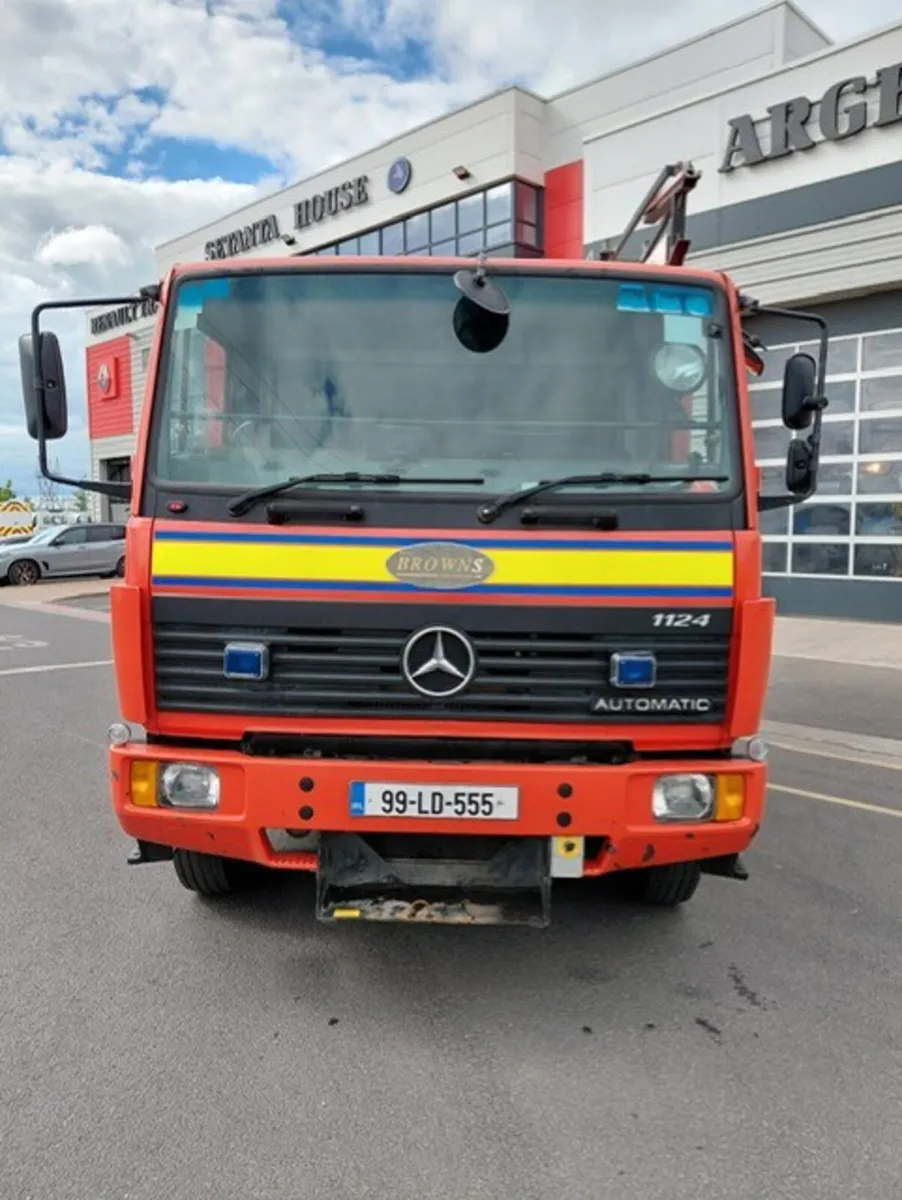 MERCEDES 1124 FIRE ENGINE - Image 4