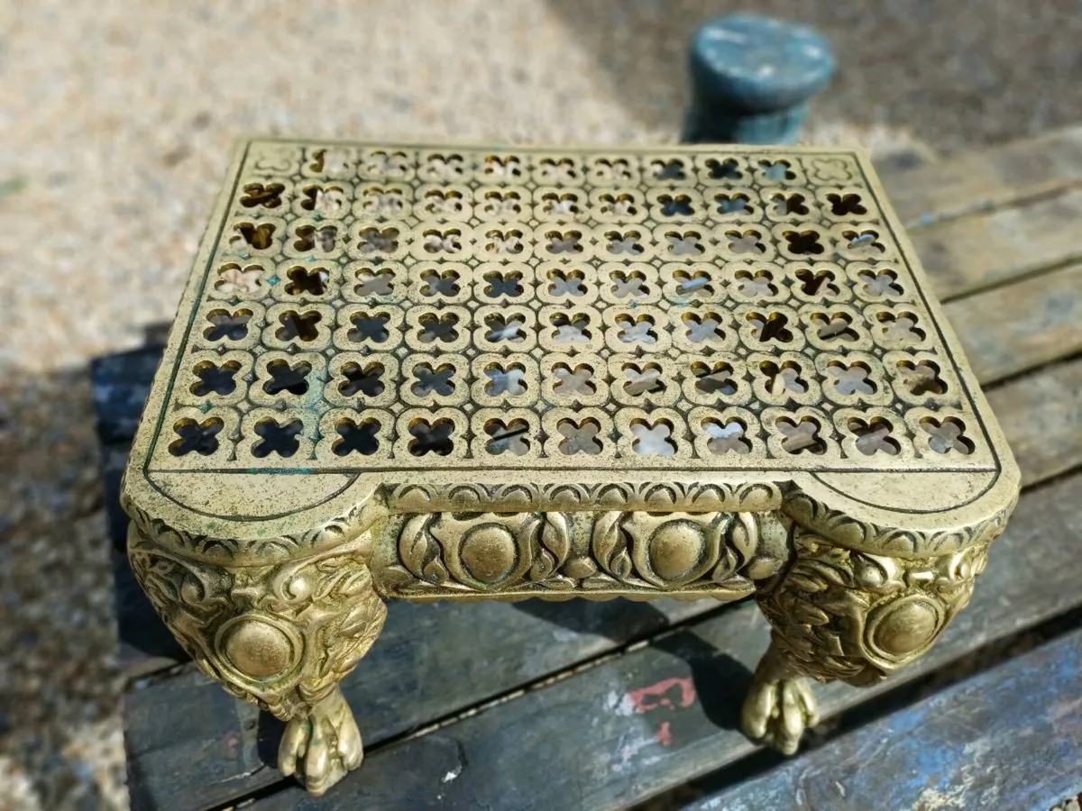 Heavy Early Victorian Brass Footman Trivet - Image 2