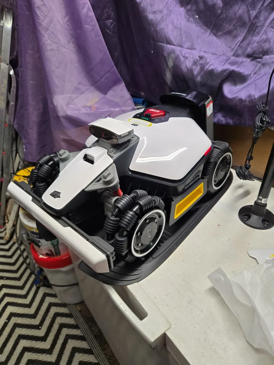 Robot mower LUBA AWD 800 - Image 2