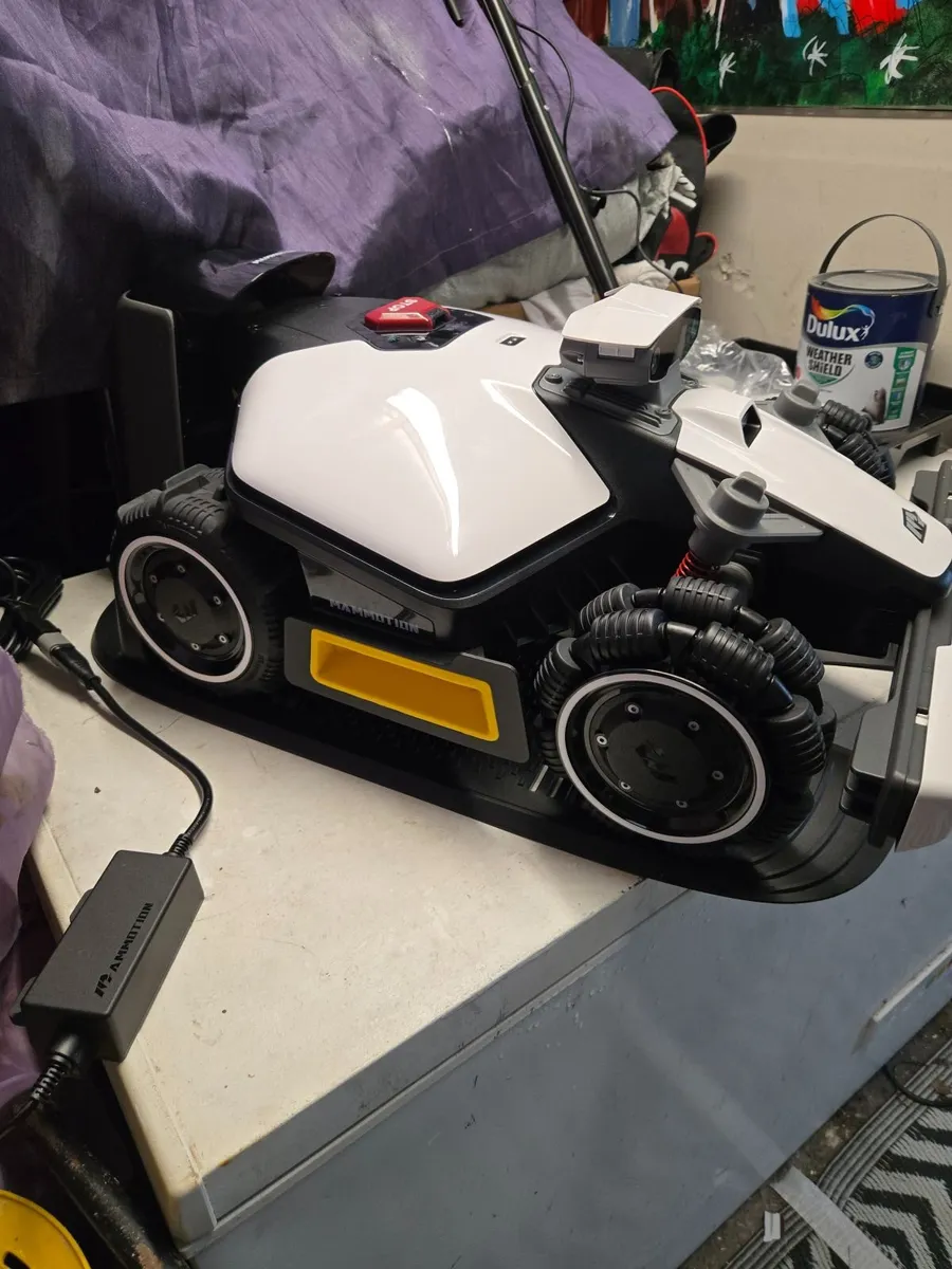 Robot mower LUBA AWD 800 - Image 3