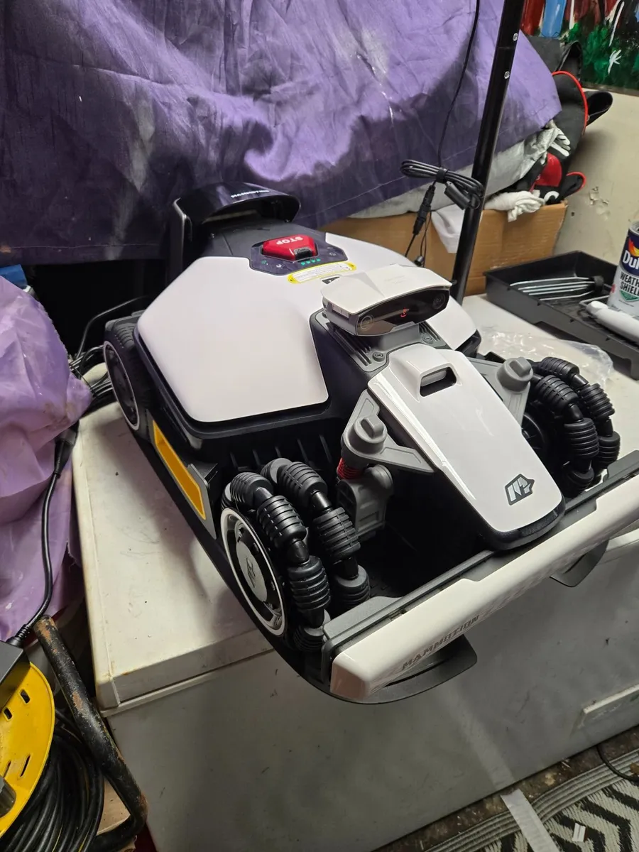 Robot mower LUBA AWD 800 - Image 4