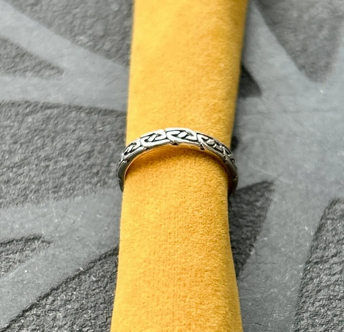 Sterling silver Celtic Ring size K or 5.5 - Image 2