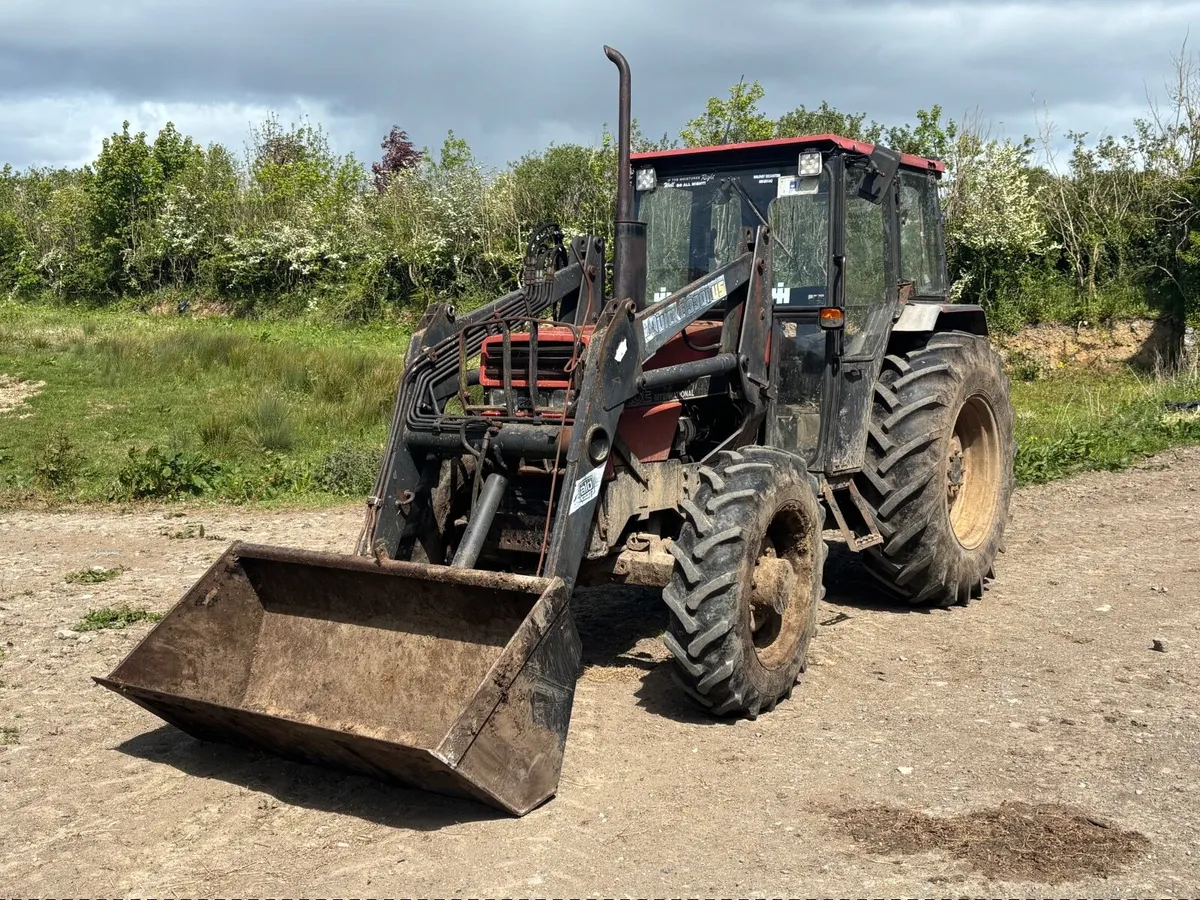 4WD International Case 685 tractor - Image 1