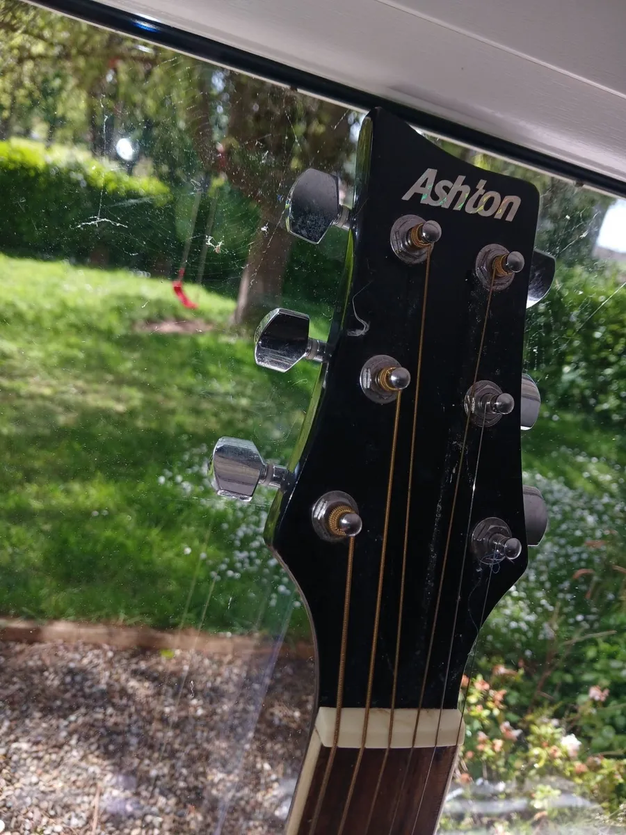 Acoustic guitar - Image 4