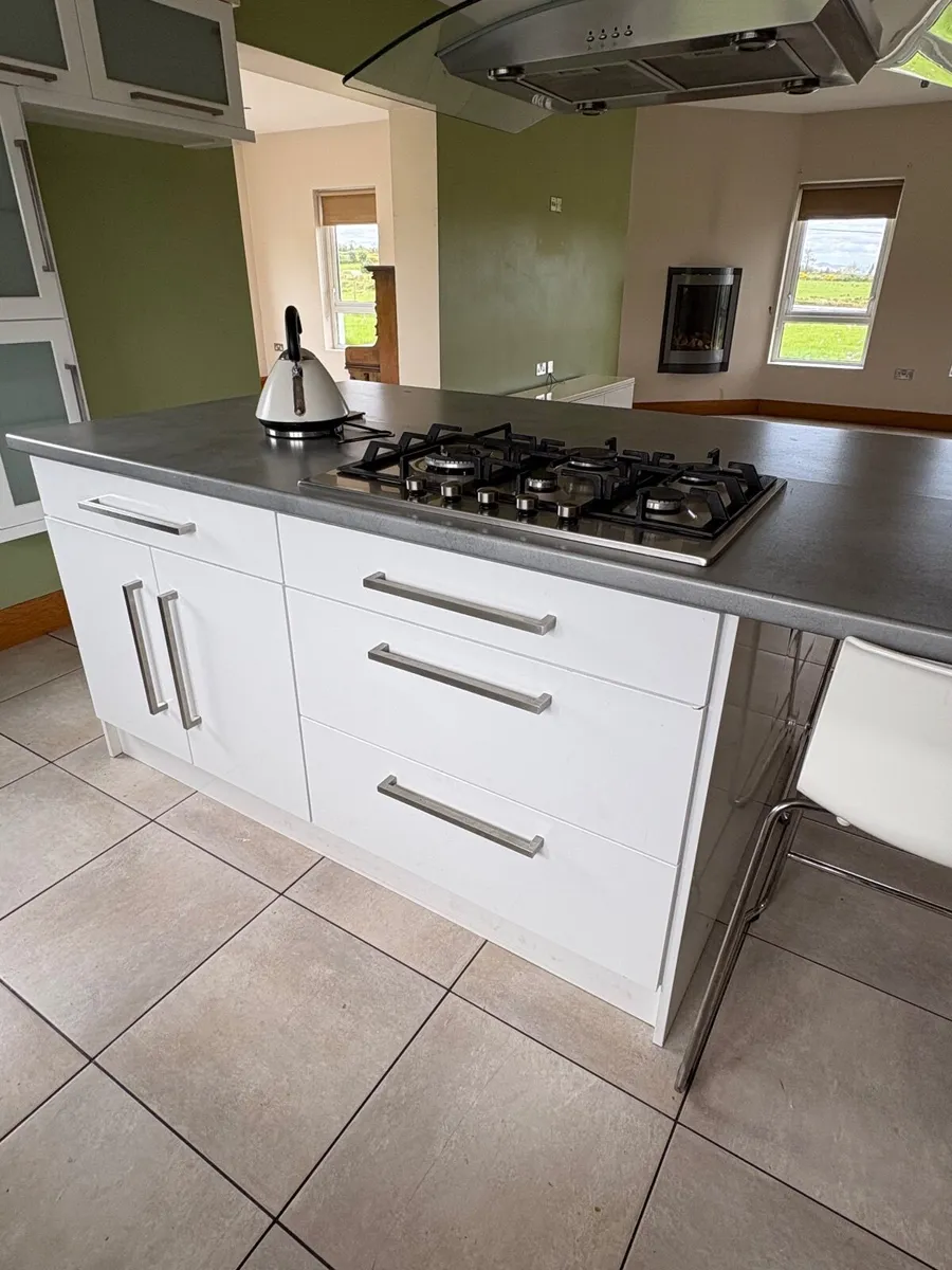 Kitchen Units and appliances - Image 4