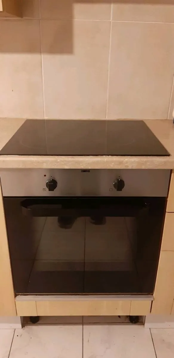 Zanussi 60cm hob and oven - Image 2