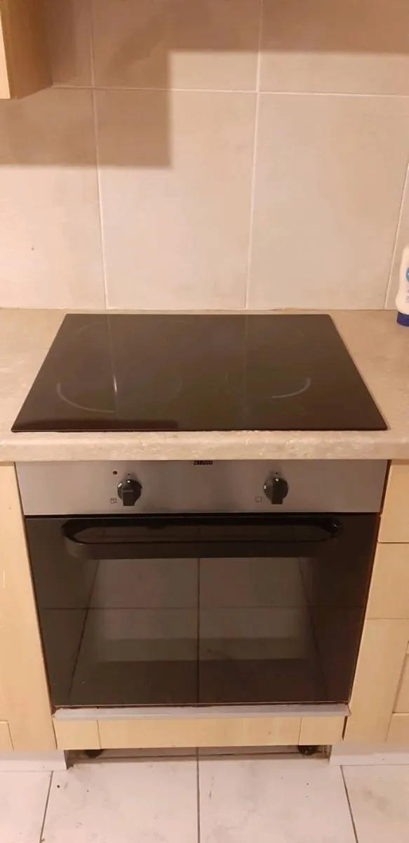 Zanussi 60cm hob and oven - Image 1