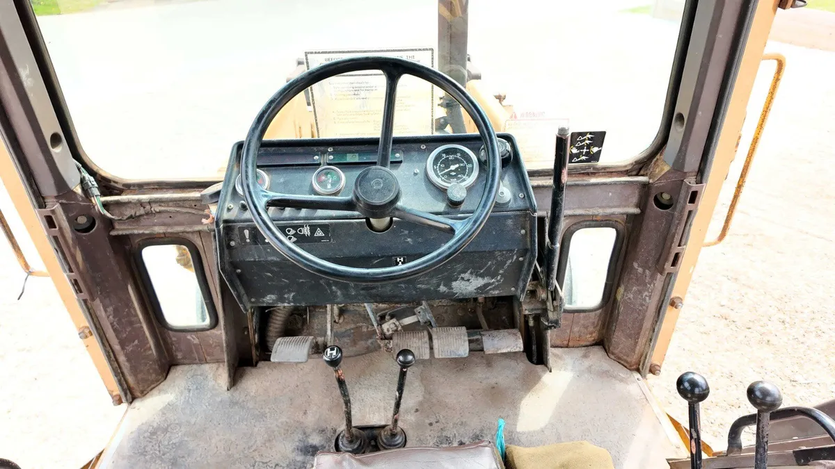 MF50D 2WD DIGGER, 3900 HRS - Image 3