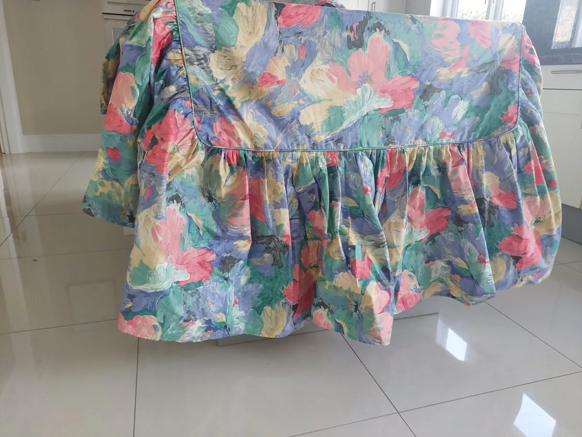 Headboard, curtains, cushions & single bedspreads - Image 4