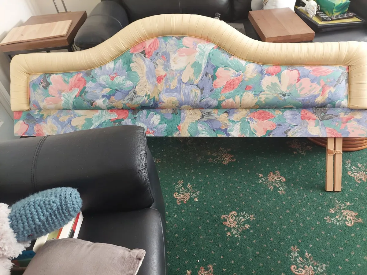 Headboard, curtains, cushions & single bedspreads - Image 1