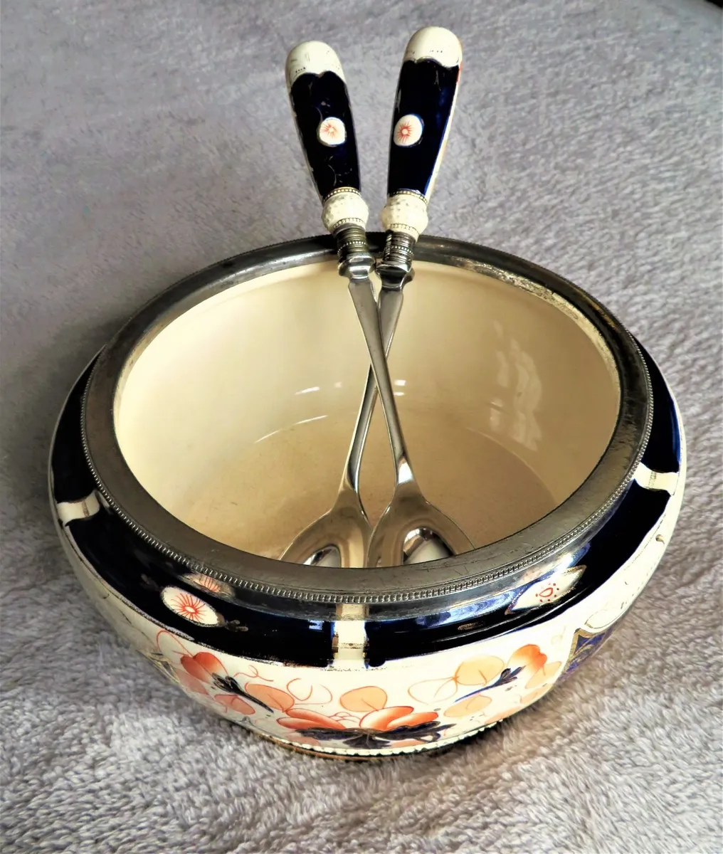 Antique Salad Bowl with Matching Servers - Image 4