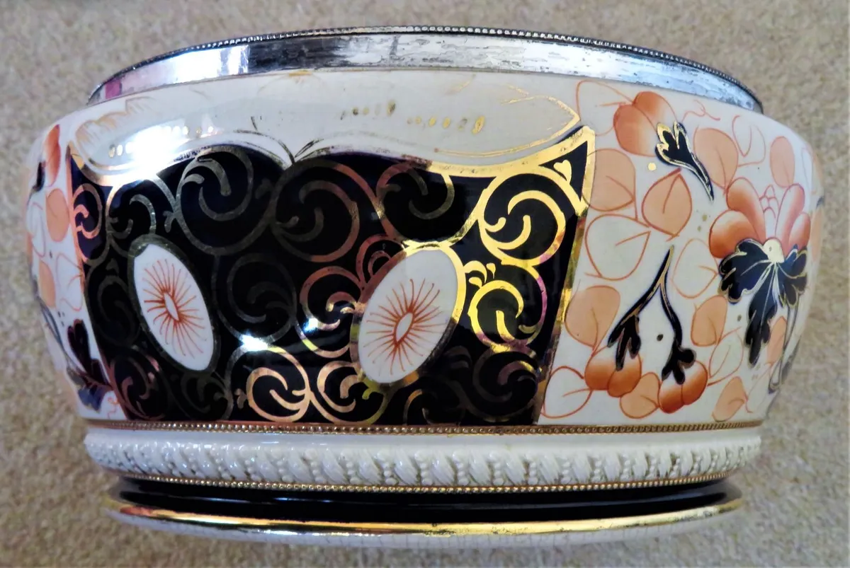 Antique Salad Bowl with Matching Servers - Image 3