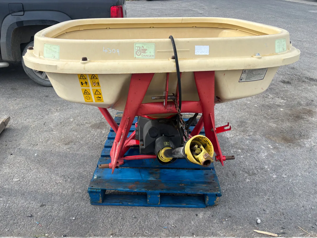 Vicon Wagtail Fertiliser Spreader - Image 3