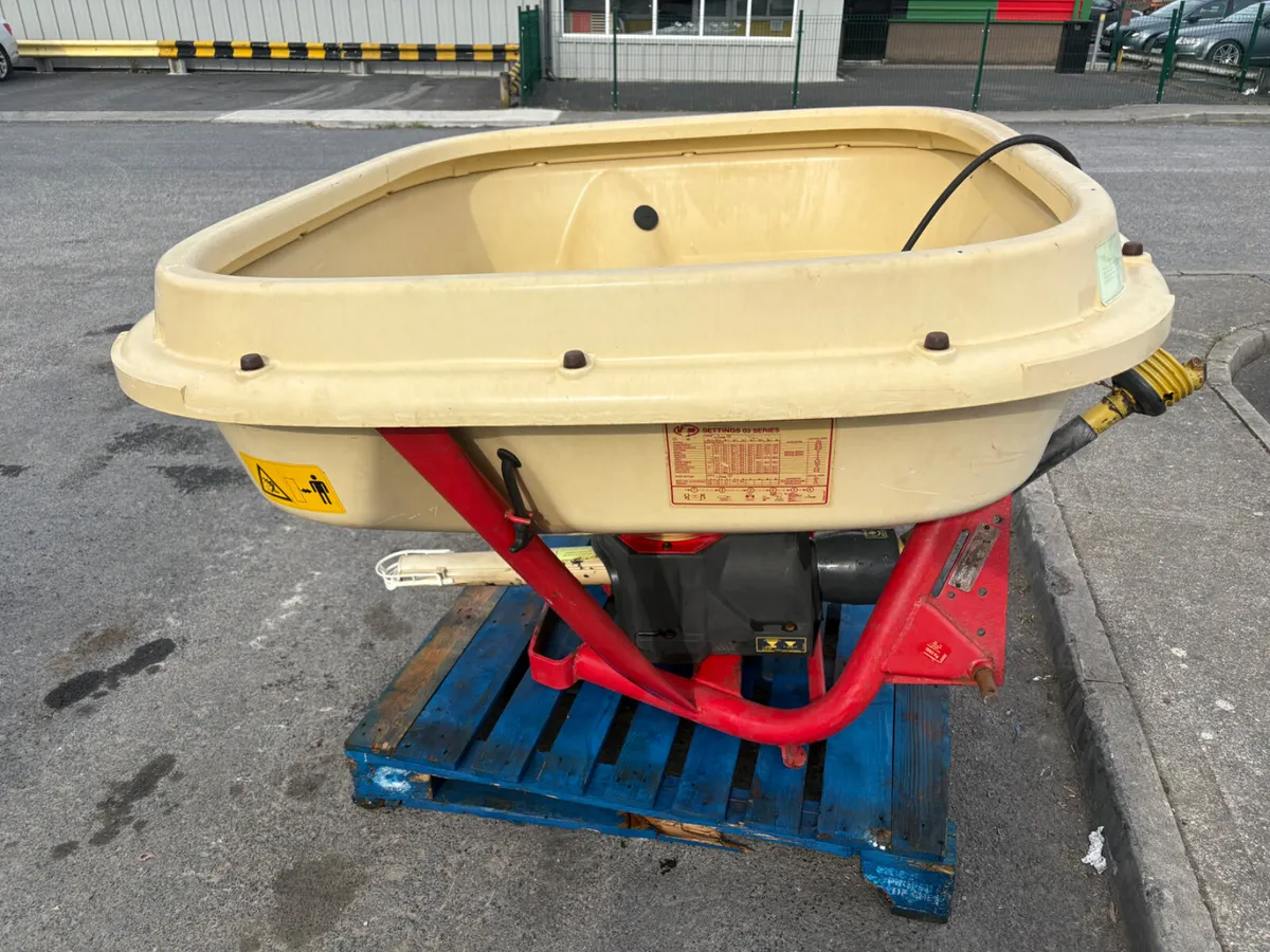 Vicon Wagtail Fertiliser Spreader - Image 2