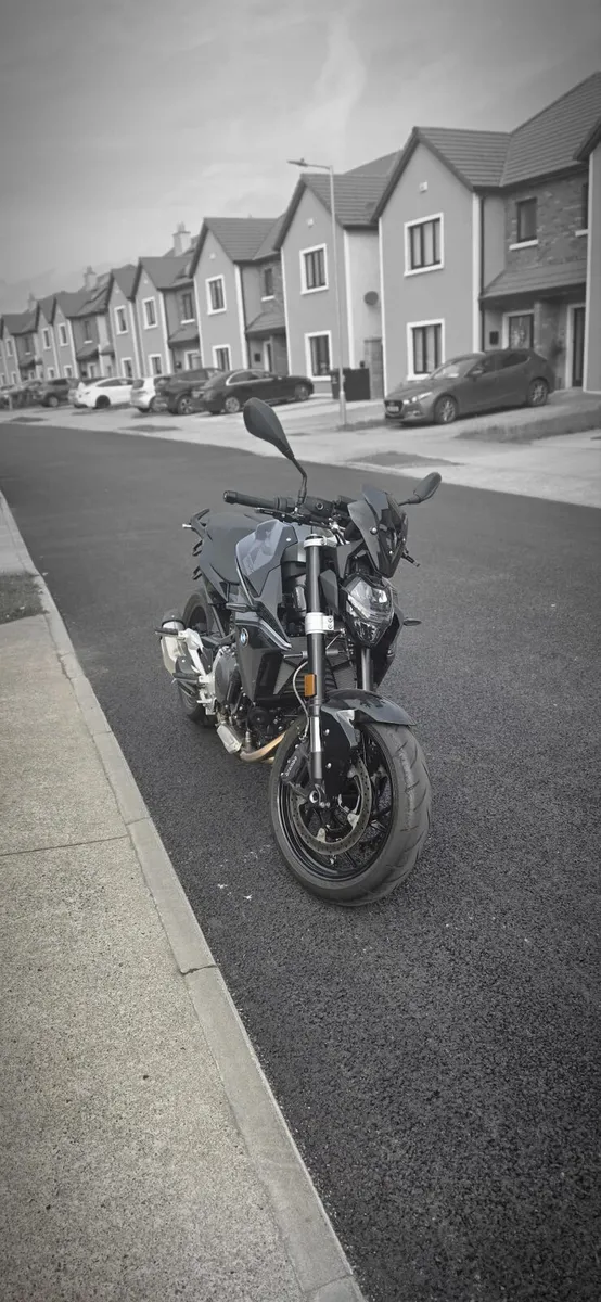 BMW F 900 R Triple Black | 2025  | Keyless - Image 1