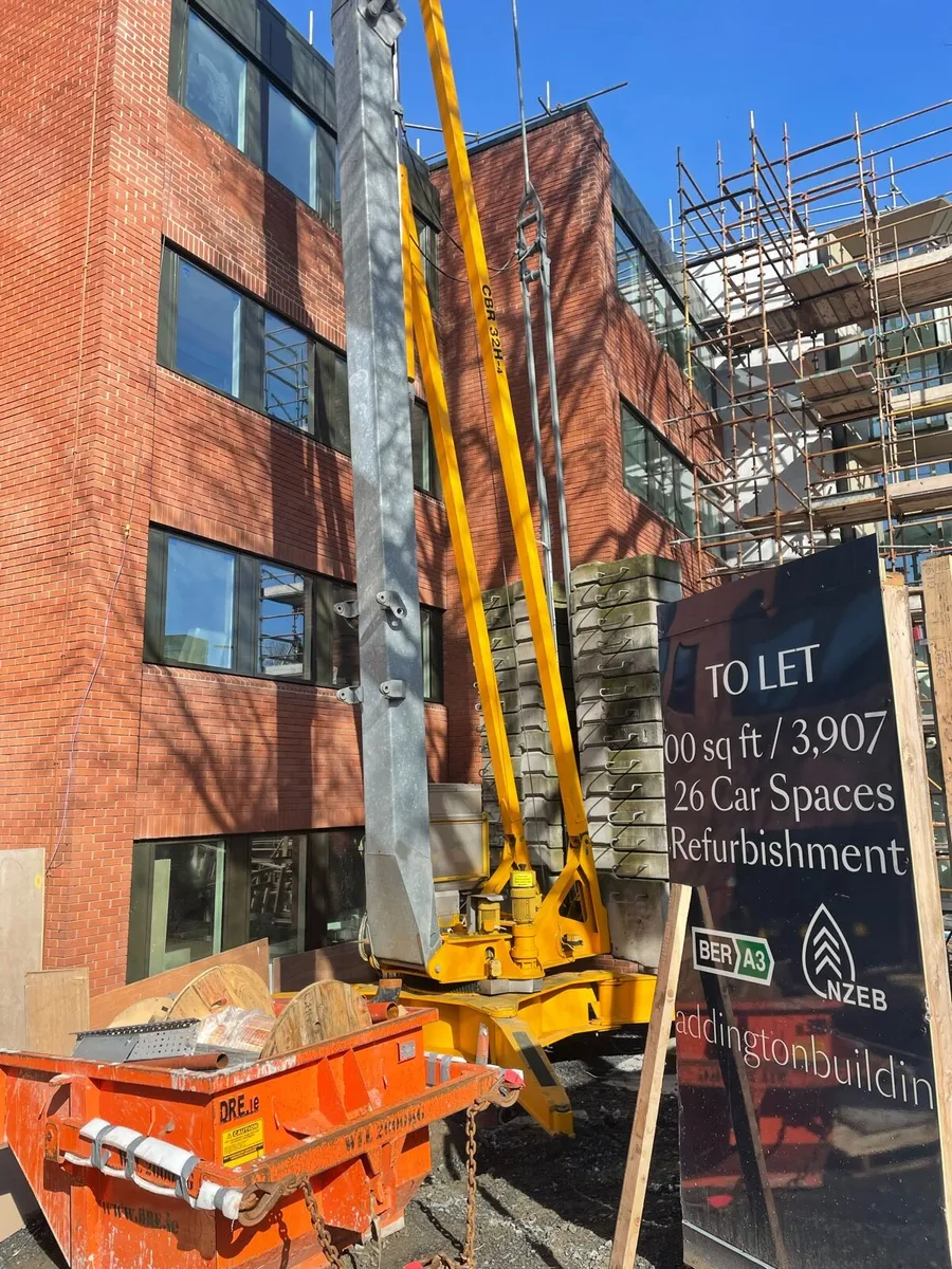 Self erecting crane - Image 2