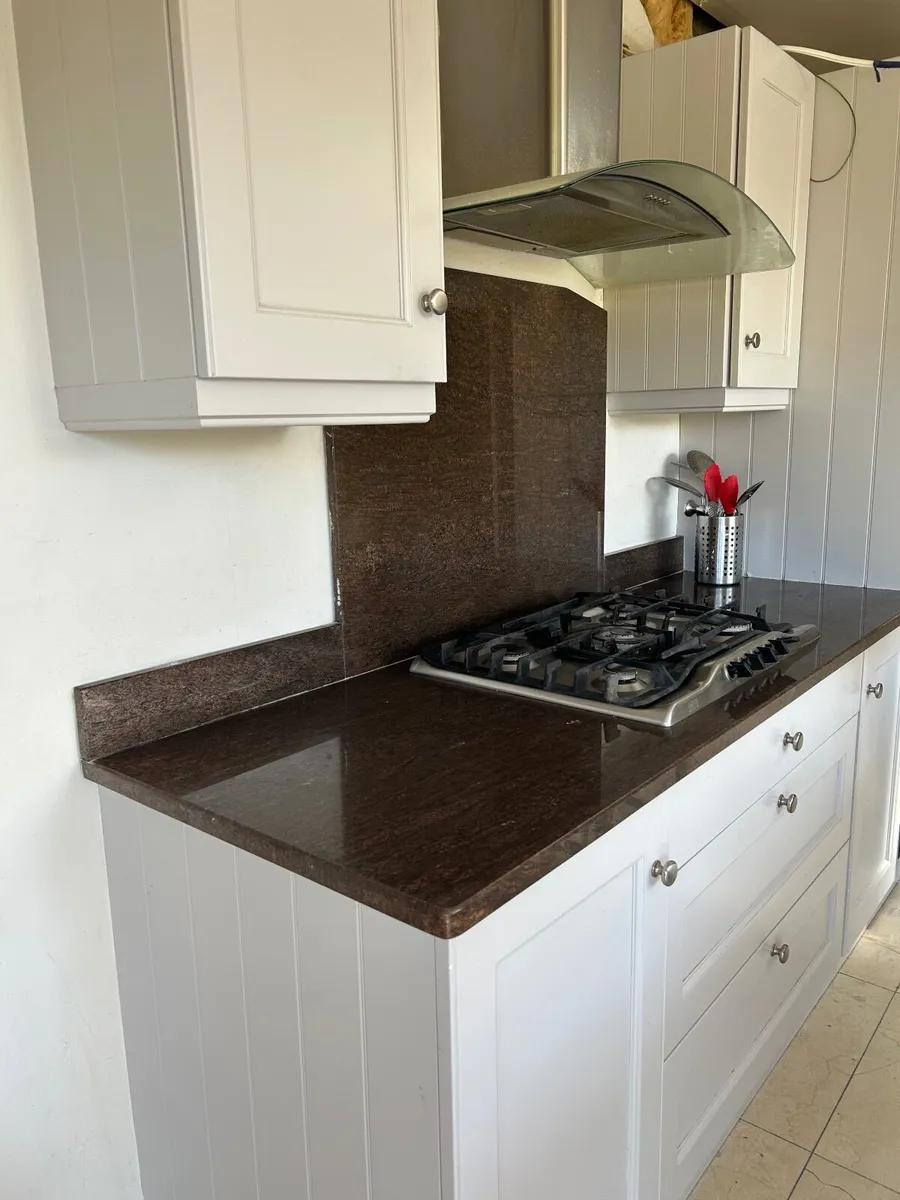 Granite kitchen countertops - Image 1