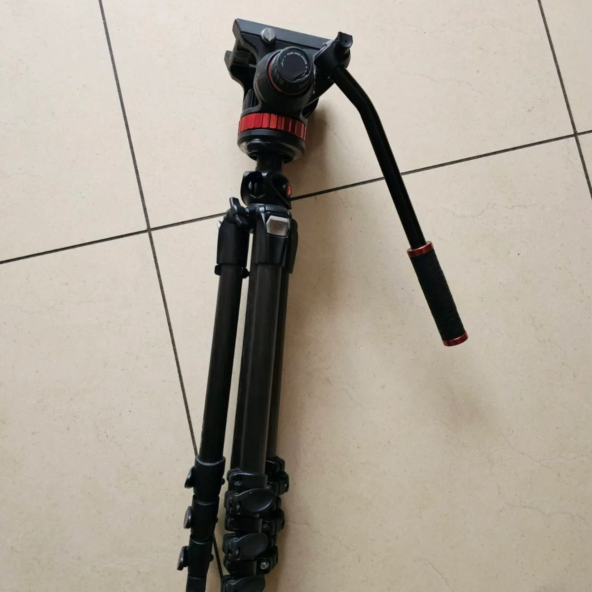 Carbon fibre tripods - Image 1