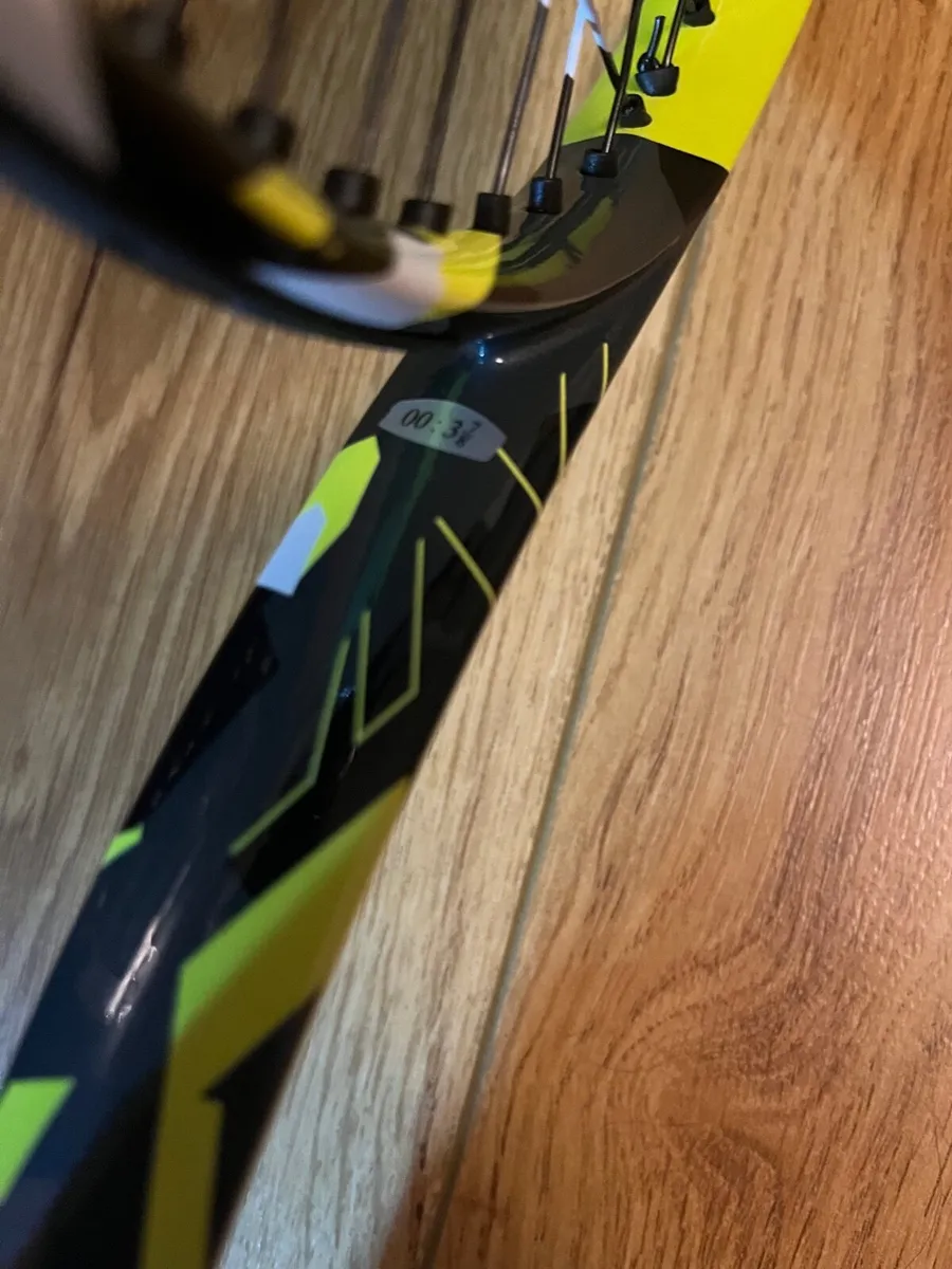 Tennis racquet - Image 1