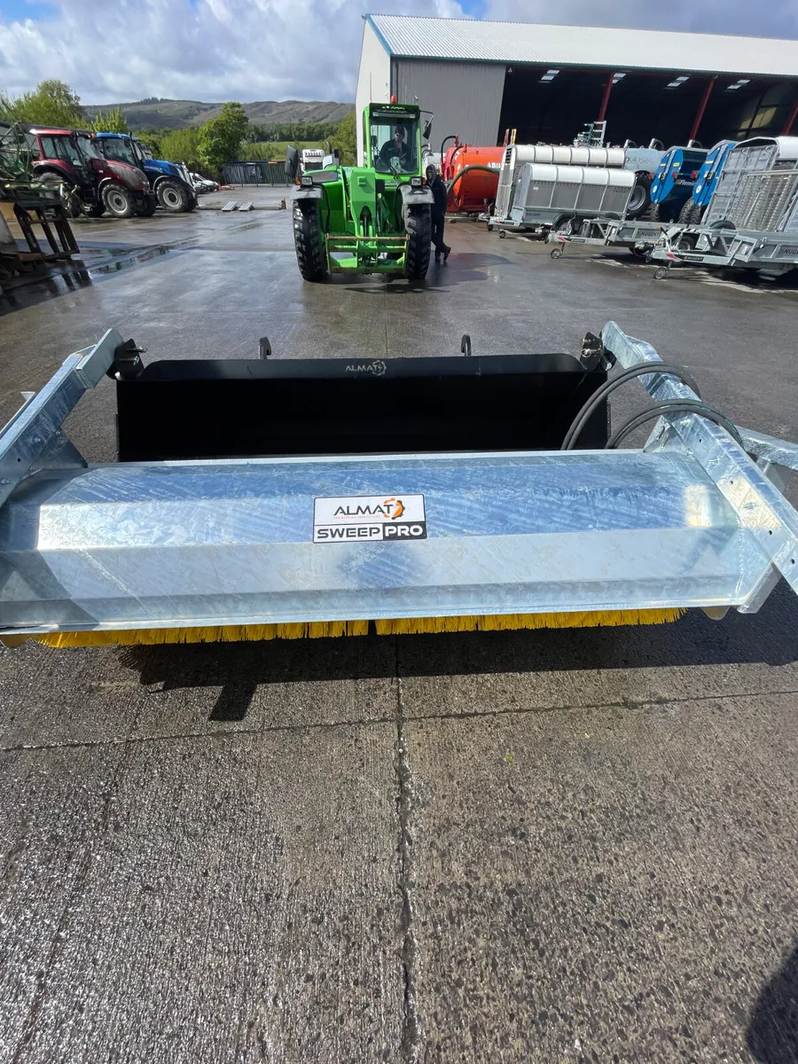 Almat Sweep Pro Bucket Brush - Image 2