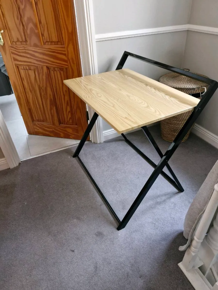 Fold up desk - Image 1