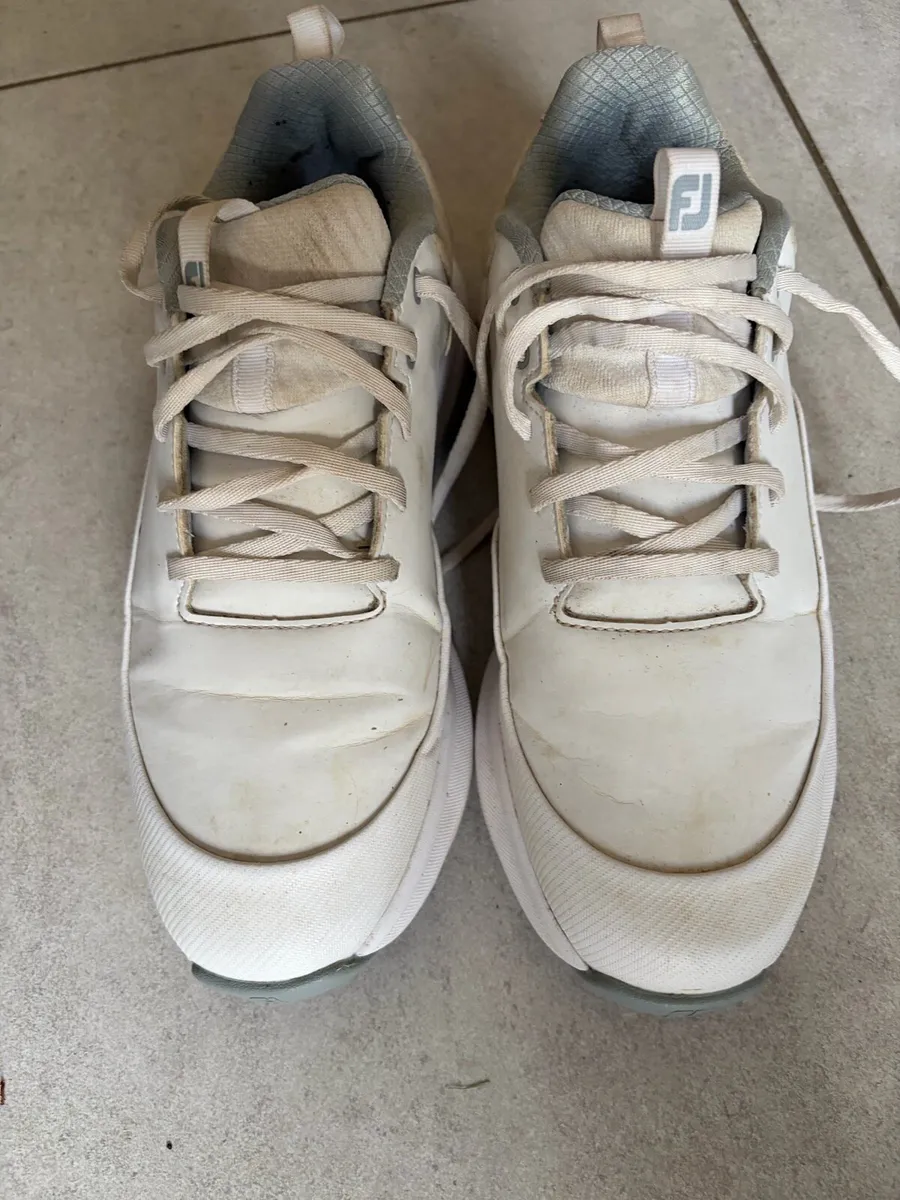 Golf shoes - Image 1