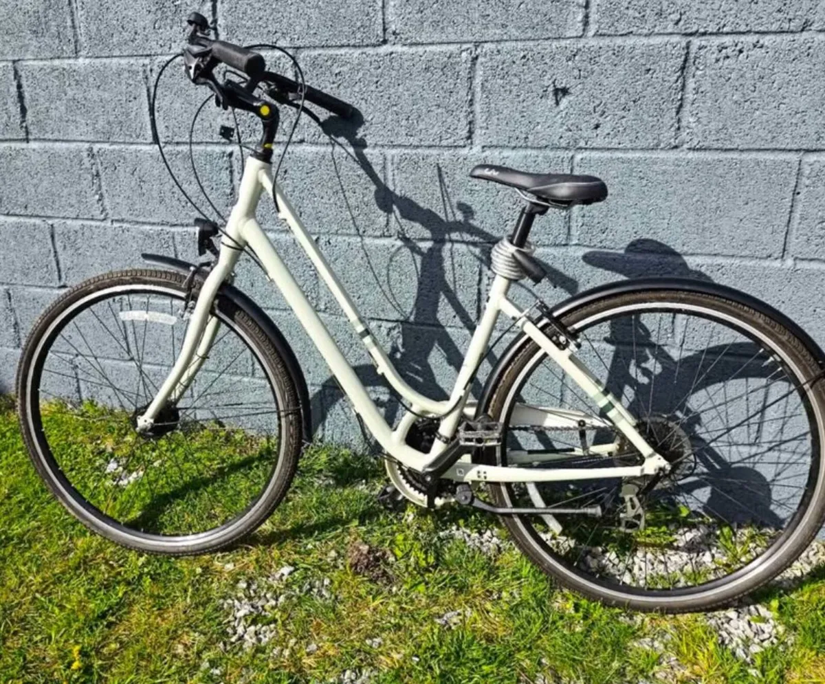Liv Giant Flourish City Bike (Like New) - Image 2