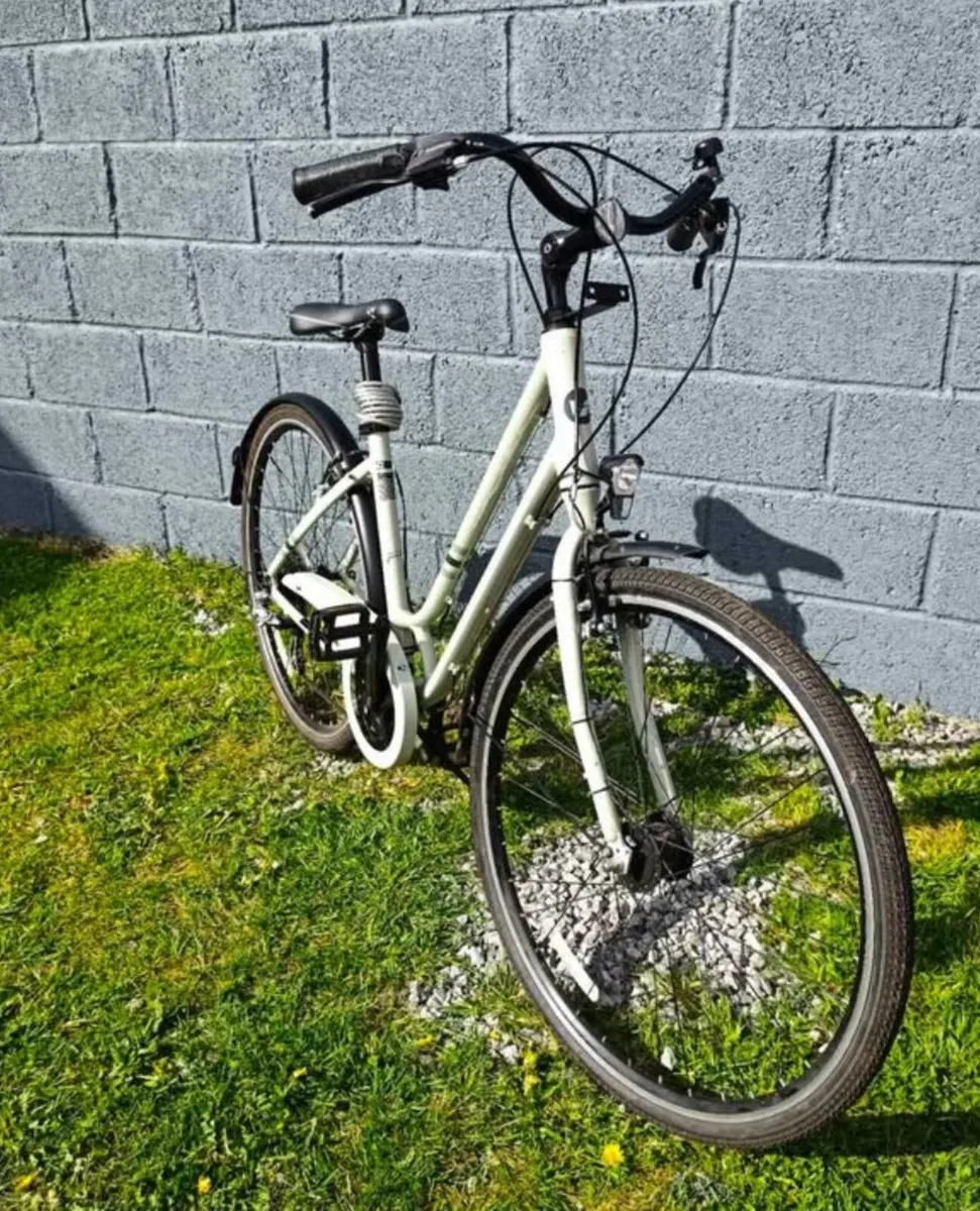 Liv Giant Flourish City Bike (Like New) - Image 3