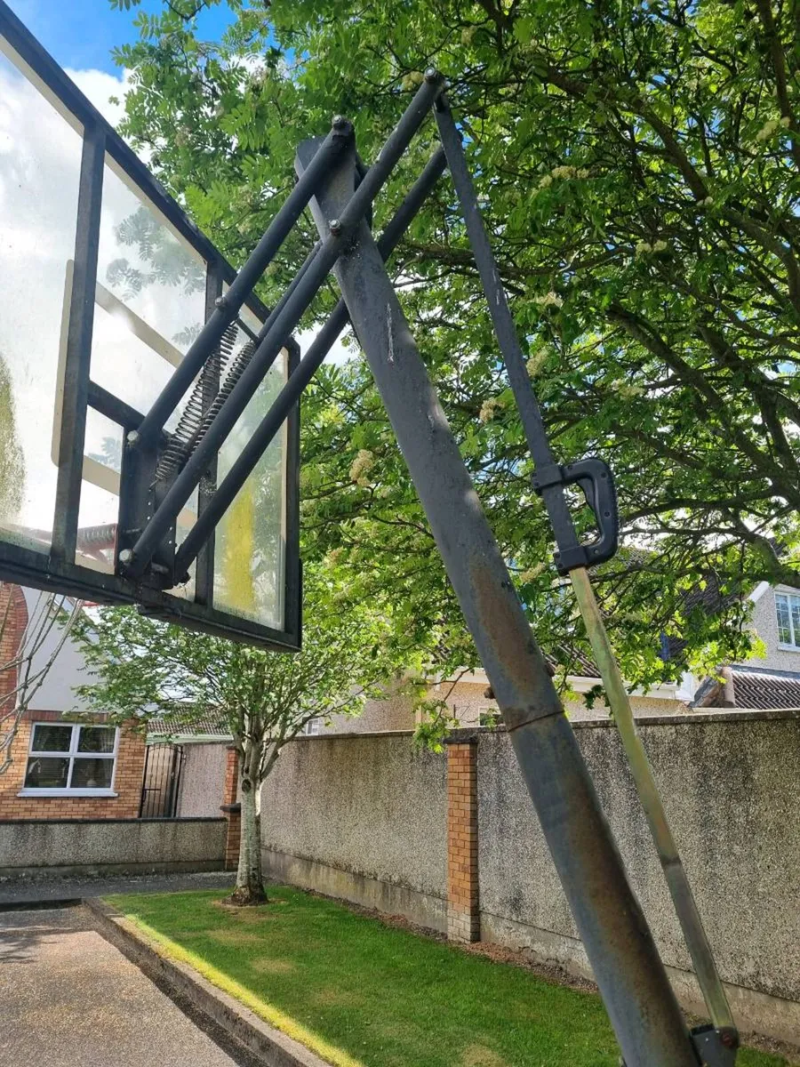 Basketball net and stand - Image 2