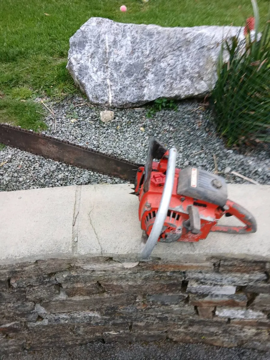 Vintage chainsaw - Image 1
