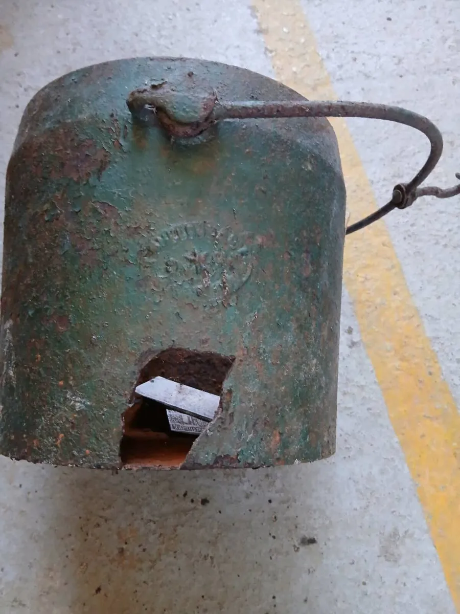 Old pot - Image 3
