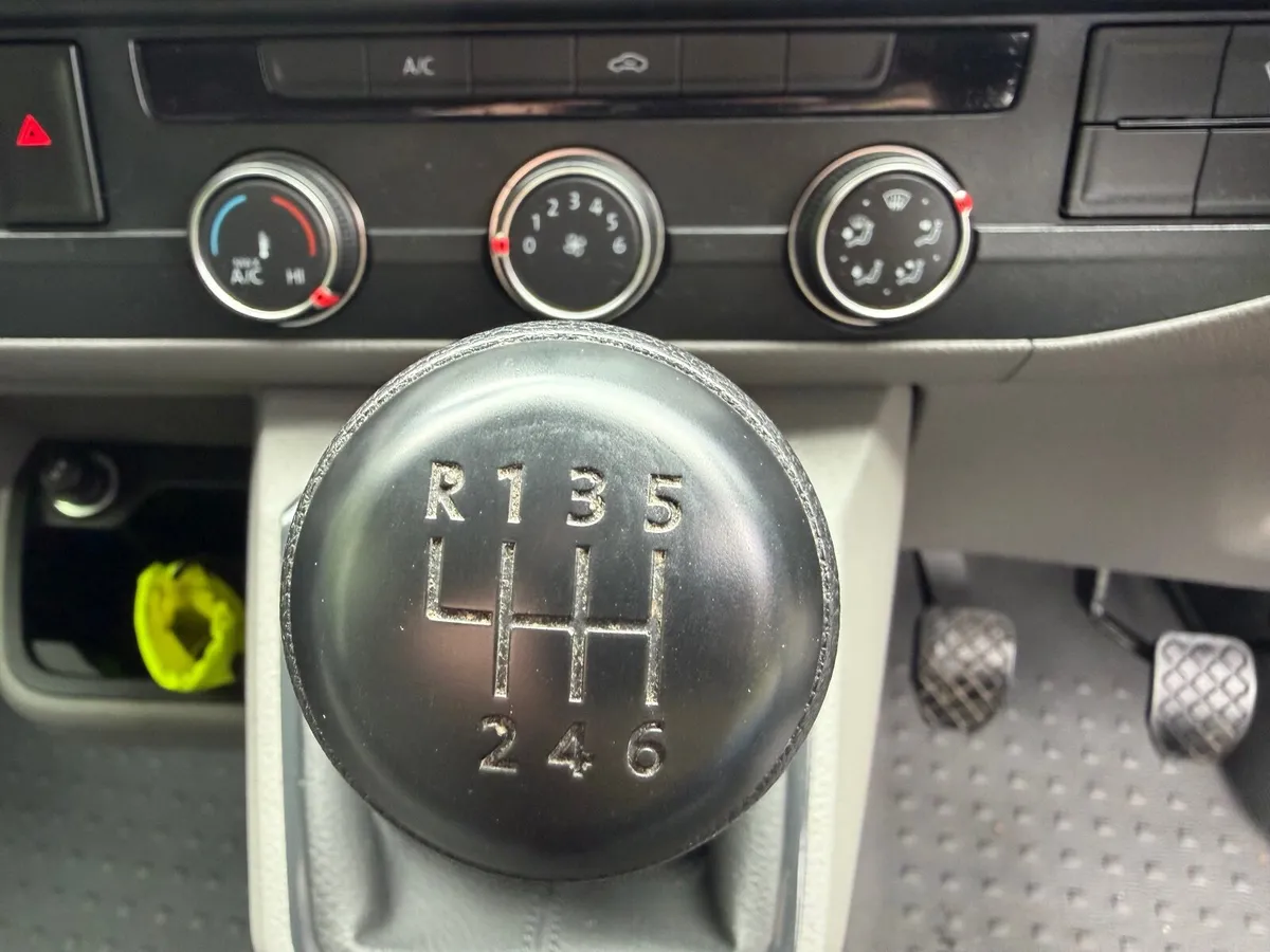 Volkswagen Transporter 2024 Highline Zero VAT * - Image 2