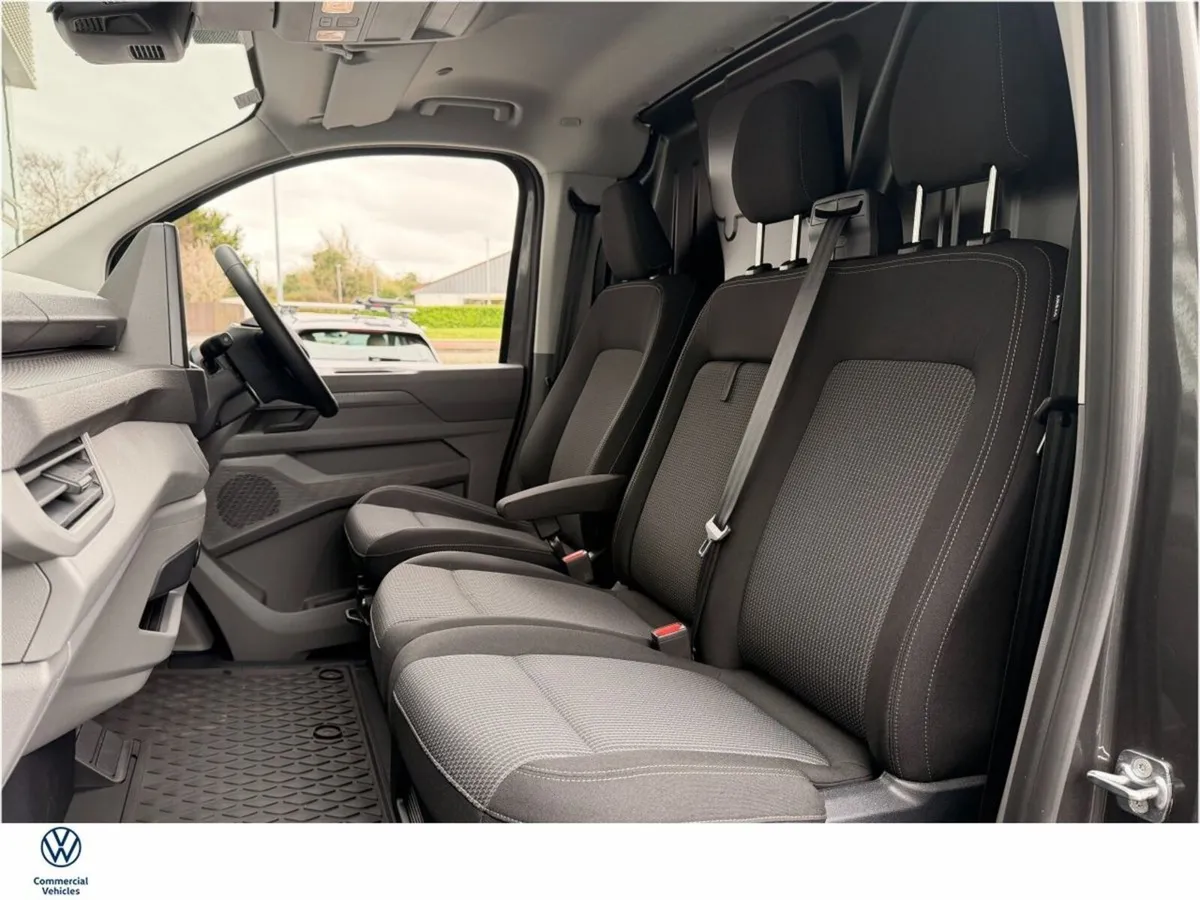 Volkswagen Transporter H30 HIGHLINE LWB 150BHP  M6 - Image 4