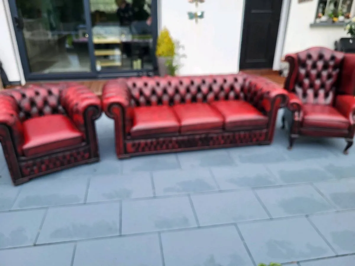 Lovely oxblood Chesterfield Suite - Image 2