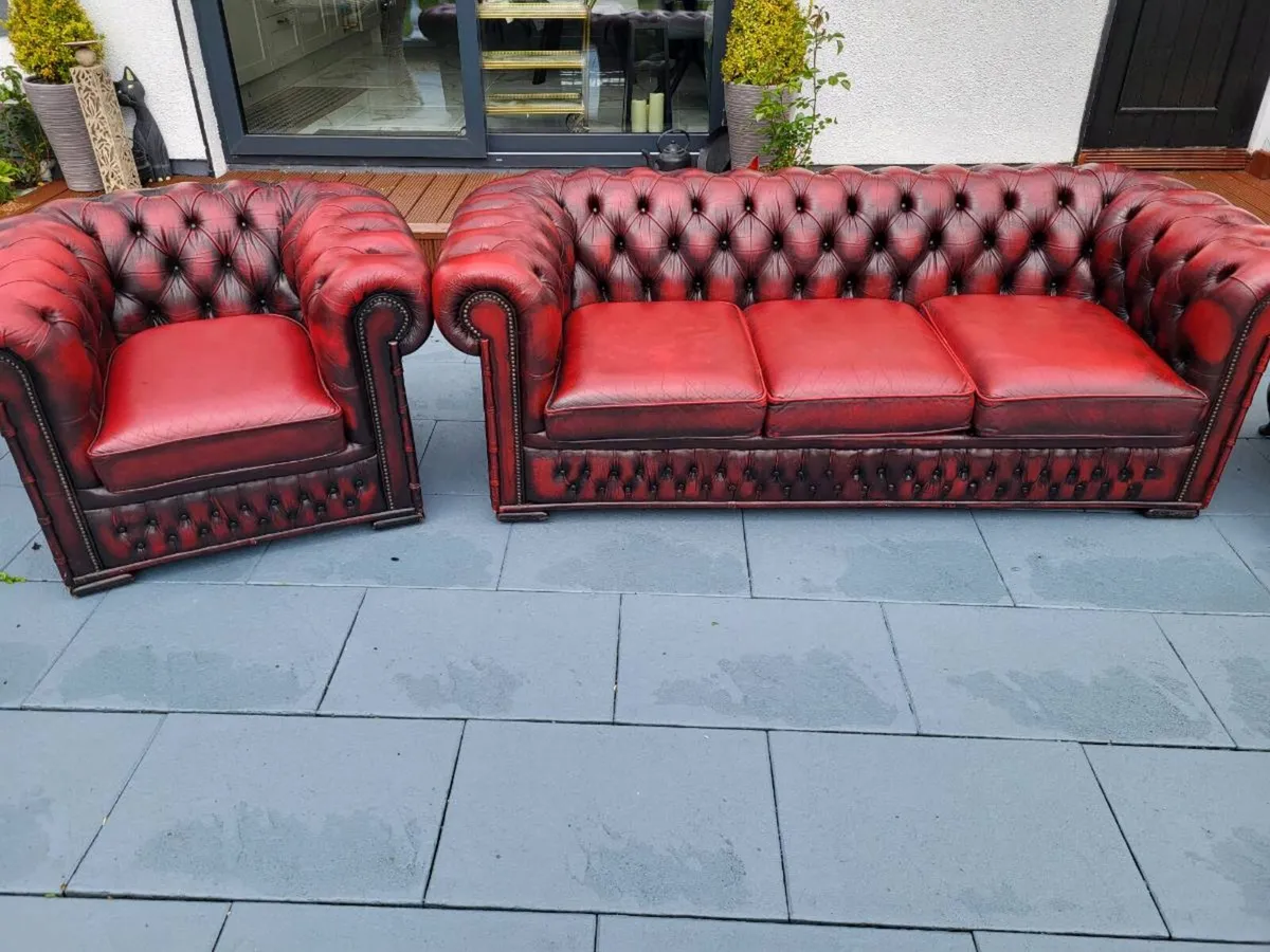 Lovely oxblood Chesterfield Suite - Image 3