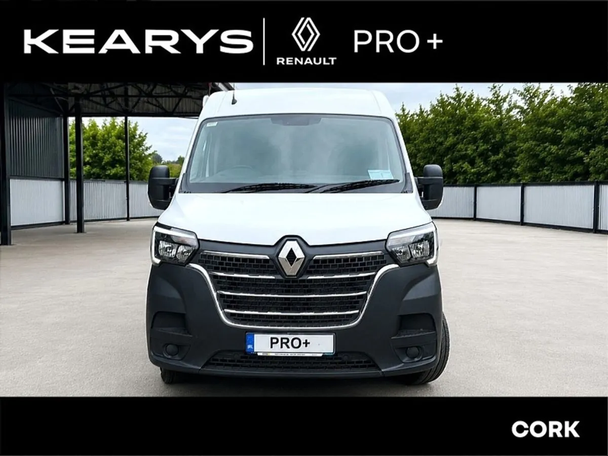 Renault Master FWD LM35 Blue dCi 135 Business MY22 - Image 1