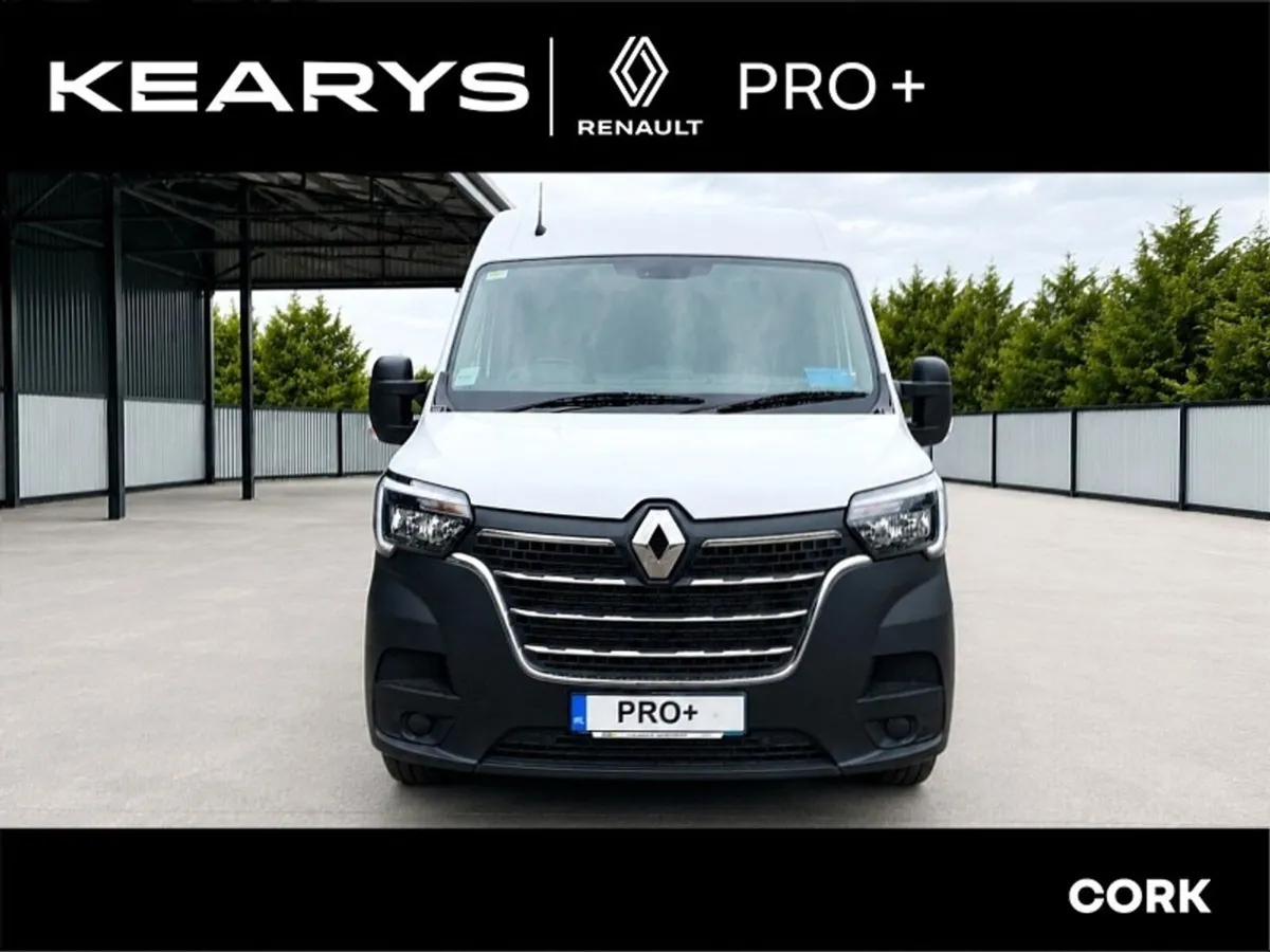 Renault Master FWD LM35 Blue dCi 135 Business MY22 - Image 2