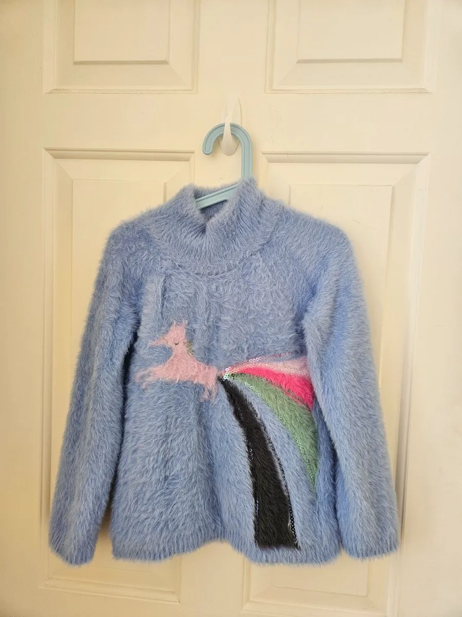 Girls Winter Jumper Age 8 - Image 1