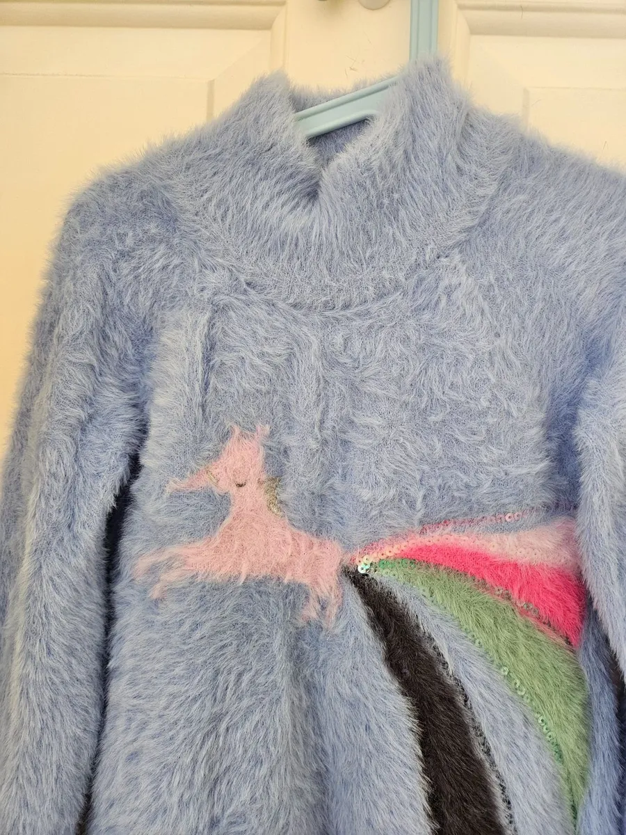 Girls Winter Jumper Age 8 - Image 4